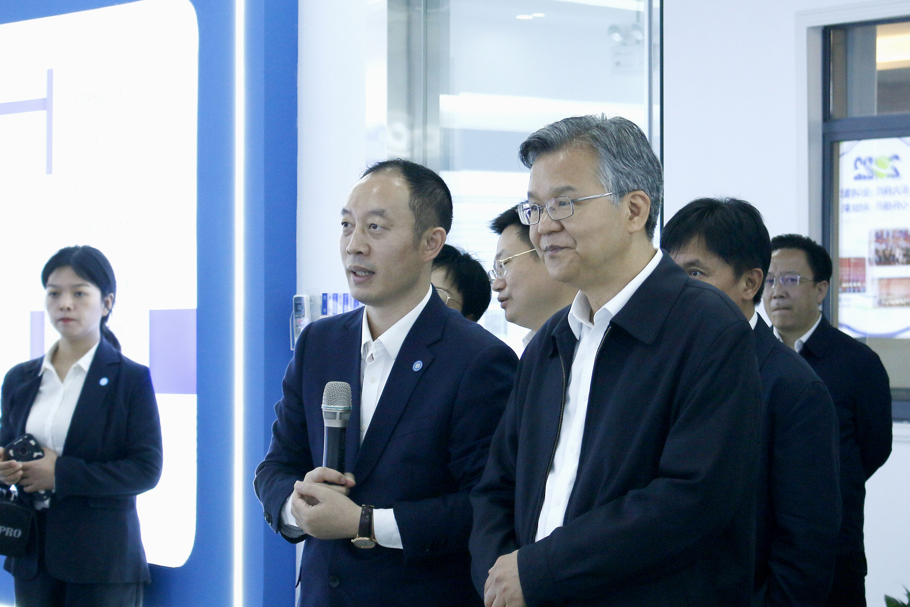 省委常委、常務副省長李殿勛一行蒞臨株洲宏大高分子材料有限公司考察調研